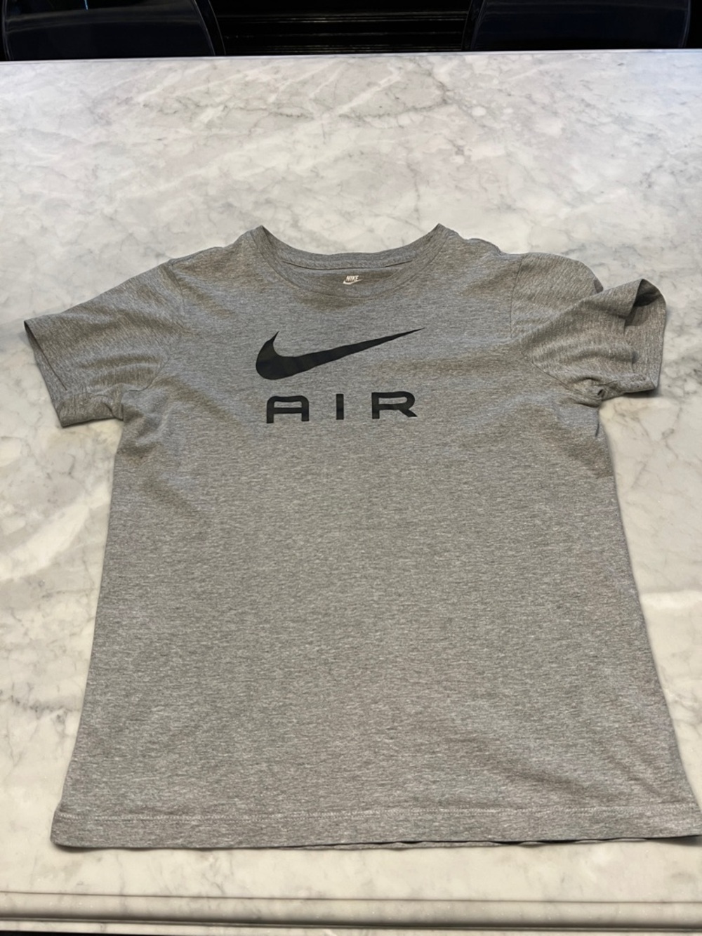 The NIKE tee. Boys Large. Grey. Air
